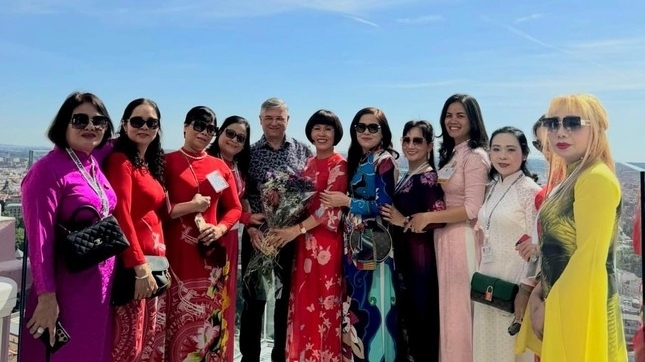 海外越南妇女代表首次出席全球妇女峰会