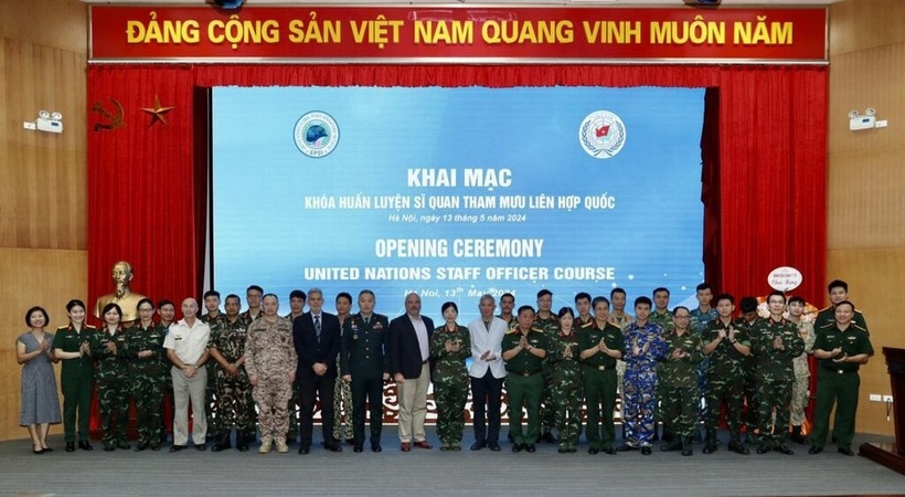 为越南和国际维和人员提供维和技能