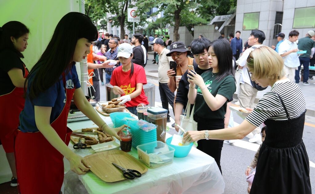 越南美食在2024年首尔友谊节上吸引游客