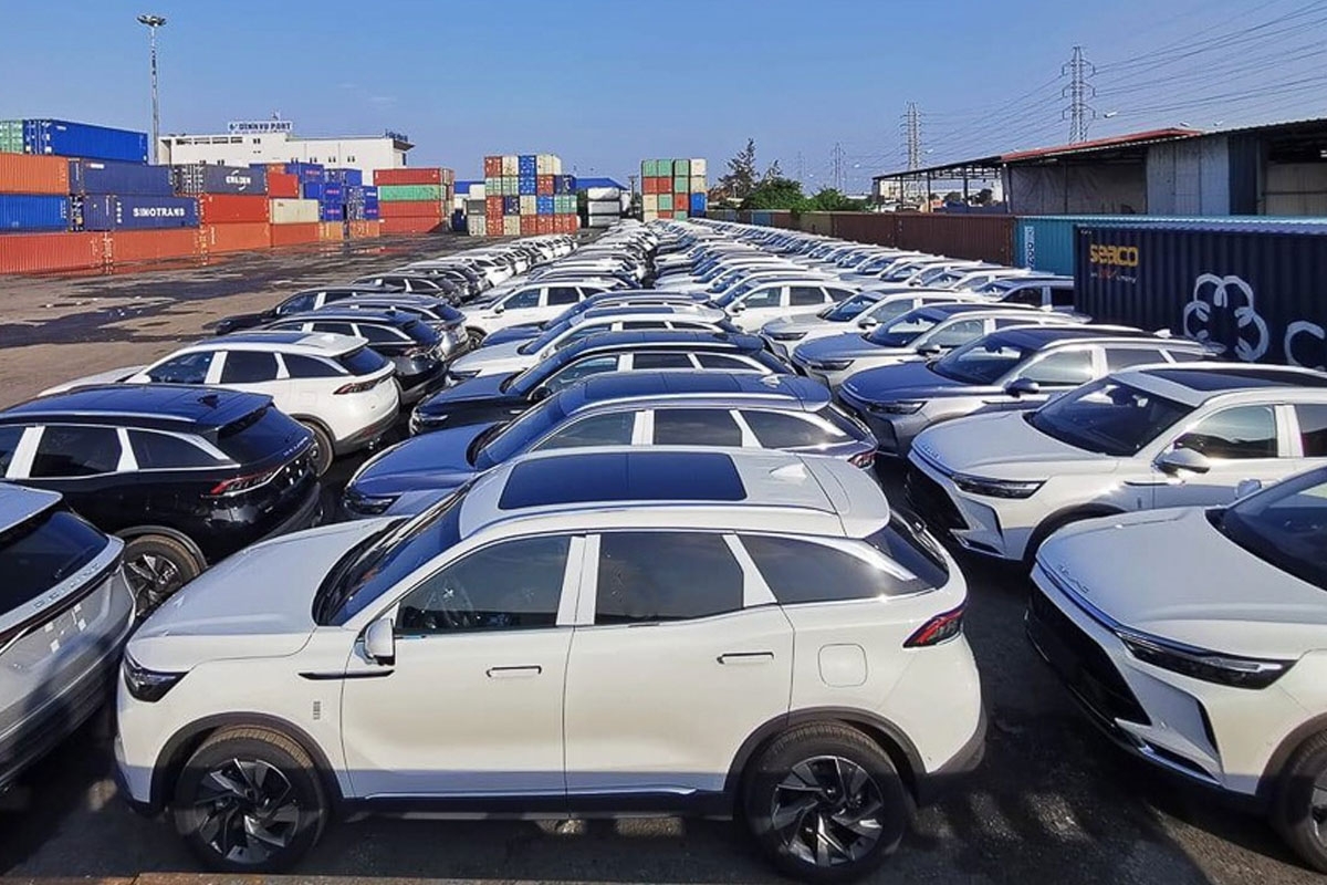 从中国进口汽车量突然大幅增加