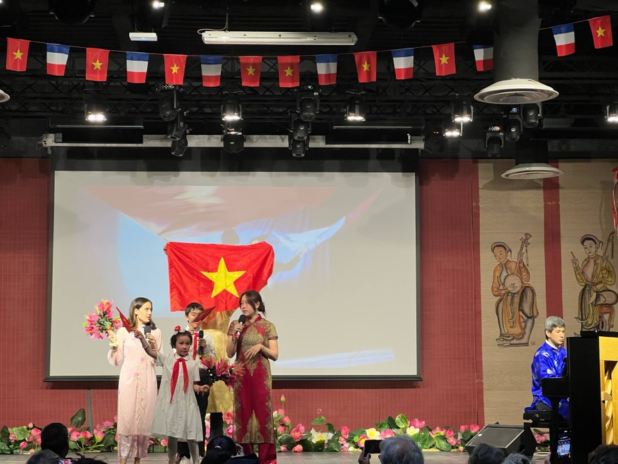 纪念统一五十年旅法越南人续写团结篇章