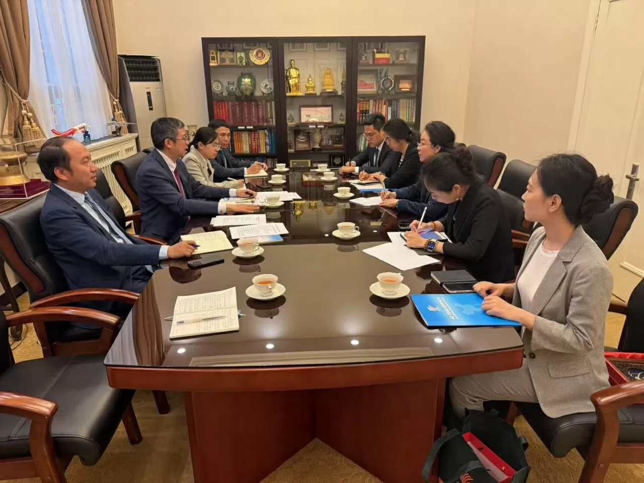 越中携手筹备中国东盟商务与投资峰会第22届会议