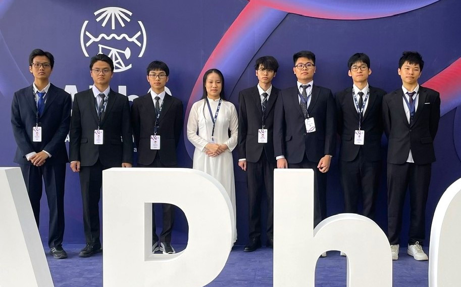 越南代表队在2025年物理奥林匹克竞赛中斩获三金