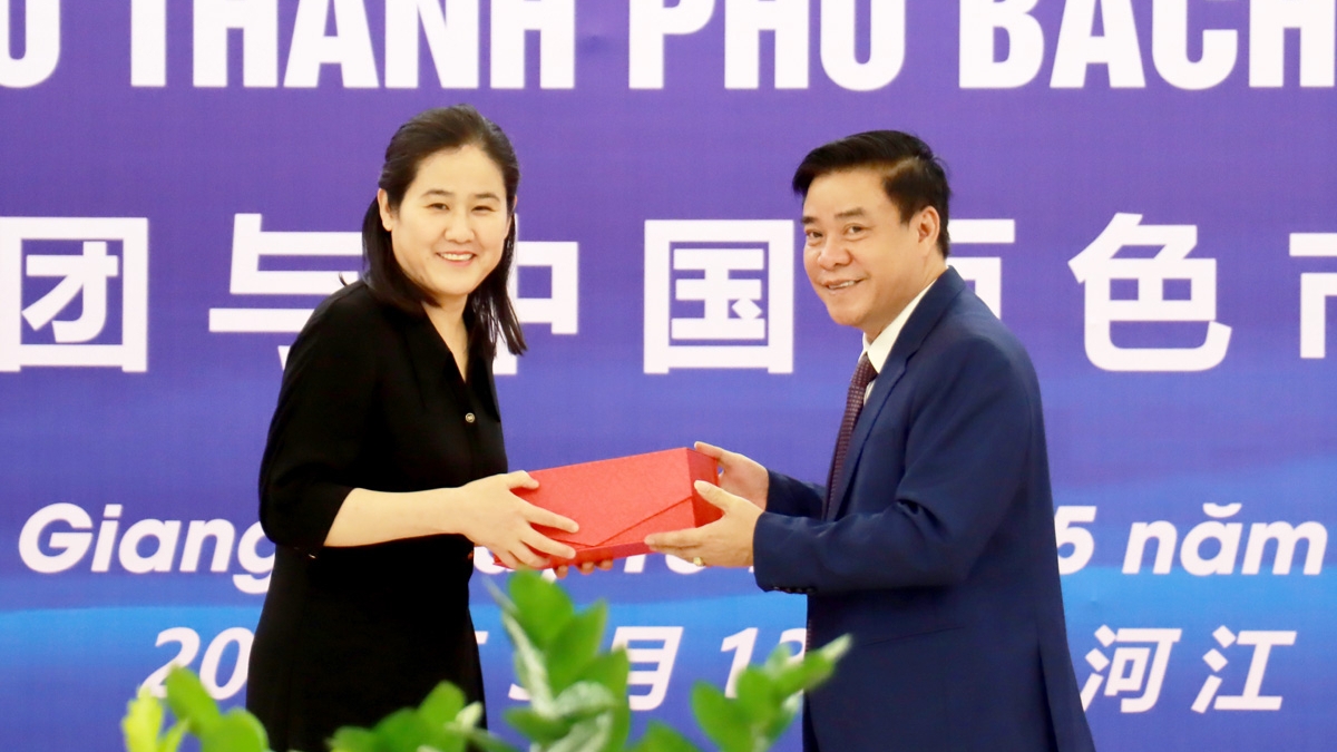 加强越南河江省与中国百色市的全面合作