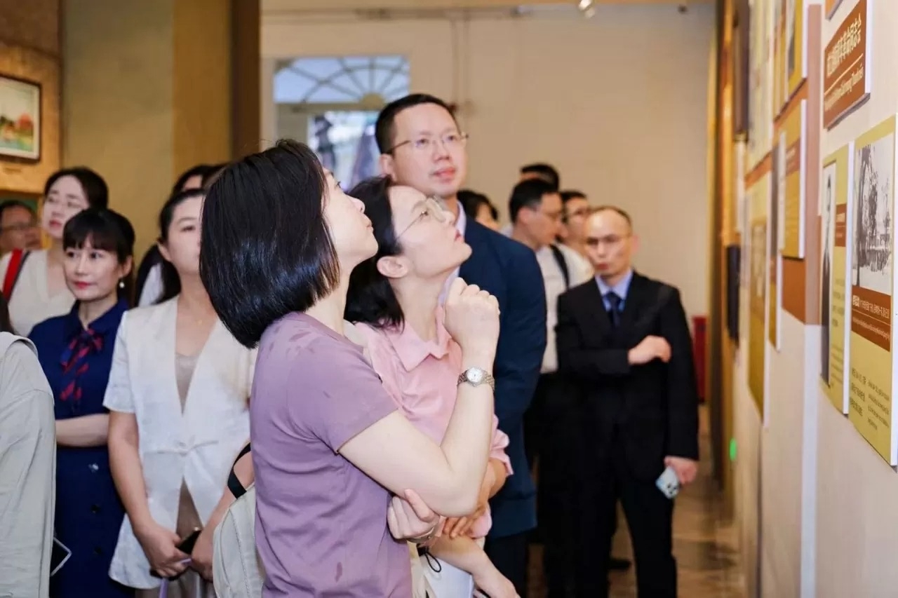 “革命之路——胡志明同志在中国”专题展在广州开幕