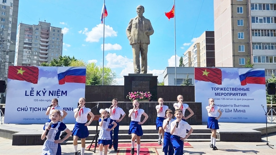 纪念胡志明主席诞辰135周年活动在世界各地纷纷举行