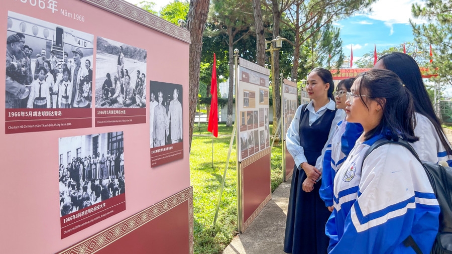 胡志明主席的革命之路与越中友谊的基石