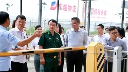 越南芒街市与中国东兴市推进试点建设智慧口岸