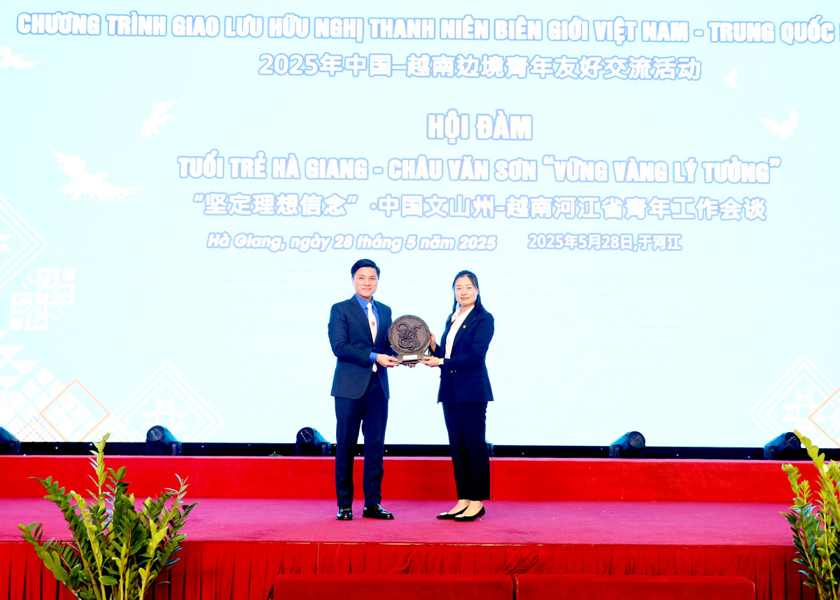 越南河江与中国文山深化青年友谊合作关系