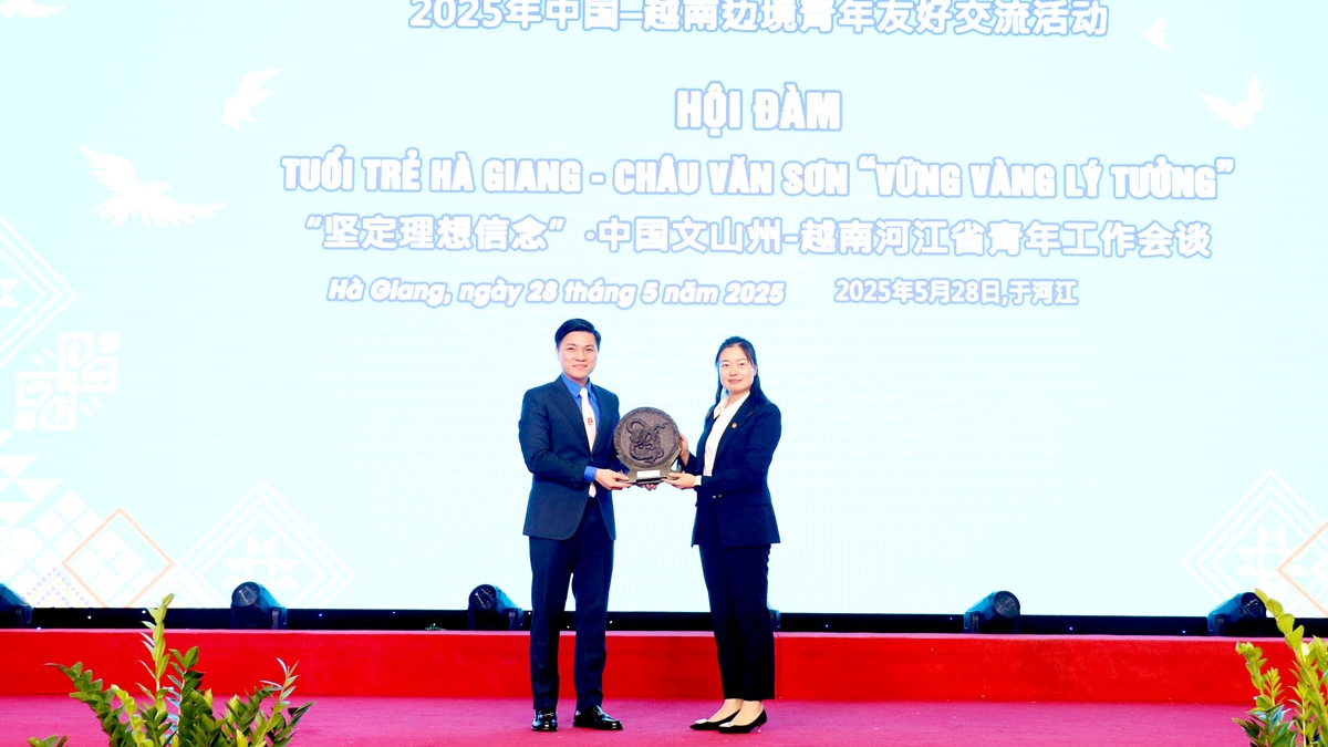 越南河江与中国文山深化青年友谊合作关系