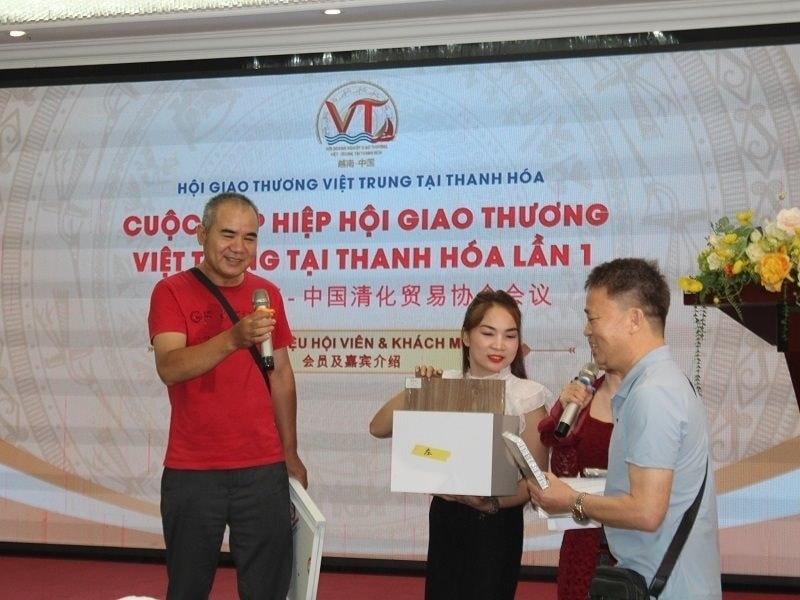 越中企业在清化加强经贸对接
