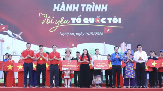 “我爱我的祖国”行程传播越南青年爱国与奉献精神