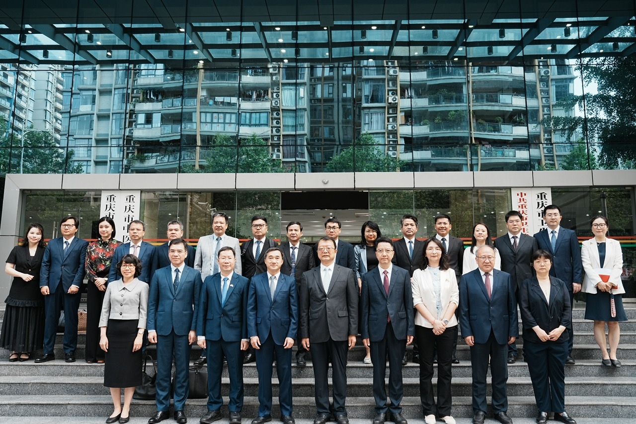 推动越南与中国重庆之间的医疗数字化转型与智慧医院建设