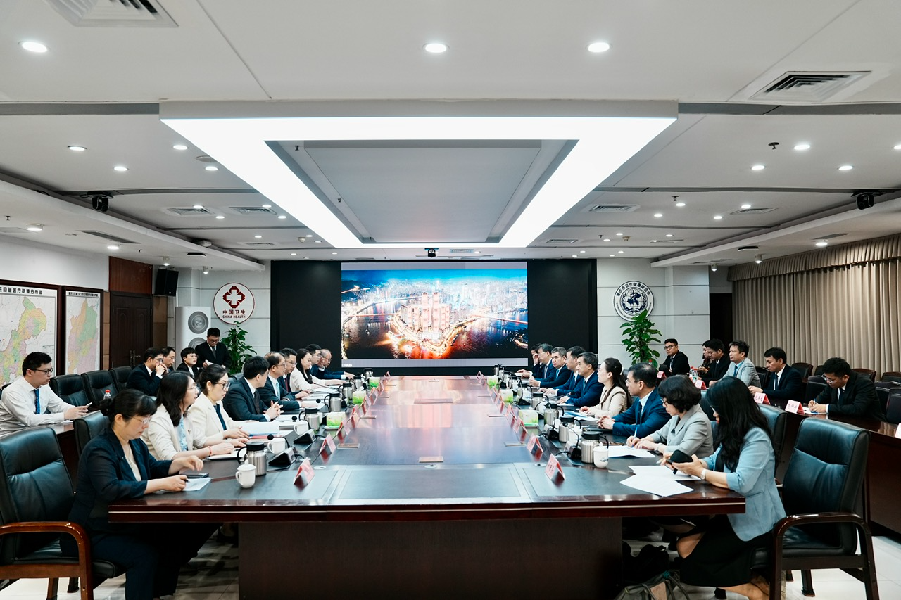 推动越南与中国重庆之间的医疗数字化转型与智慧医院建设