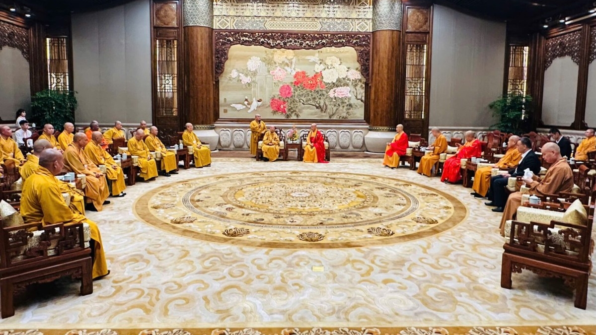中国佛教协会会长亲切会见赴2026年卫塞节的越南佛教领导代表团