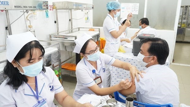 Bản in : 研究为在越南的外籍专家接种疫苗 | Vietnam+ (VietnamPlus)