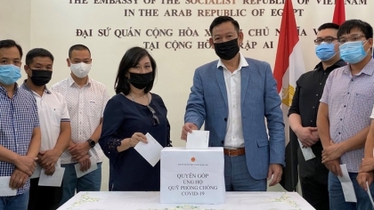 海外越南同胞为国内新冠疫苗基金会捐款