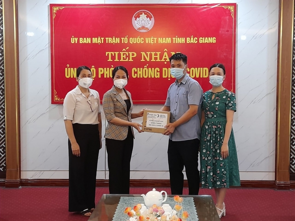 越南海伦·凯勒向北江省外事厅捐助疫情防控医疗物资
