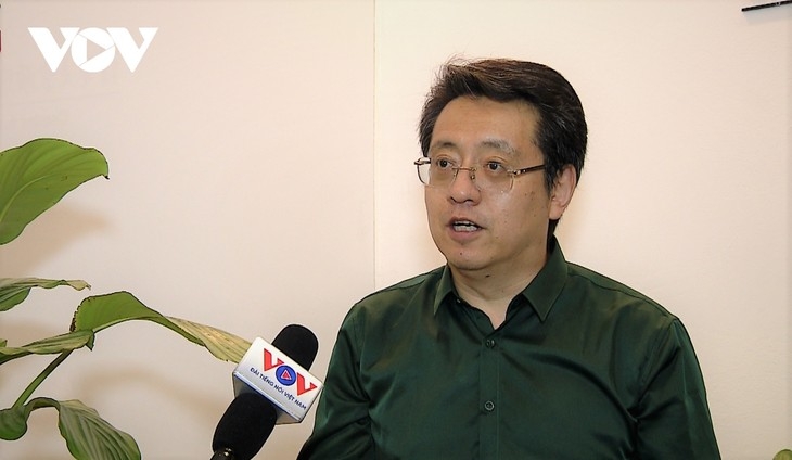 清华大学中国发展规划研究院常务副院长董煜（图：越南之声）