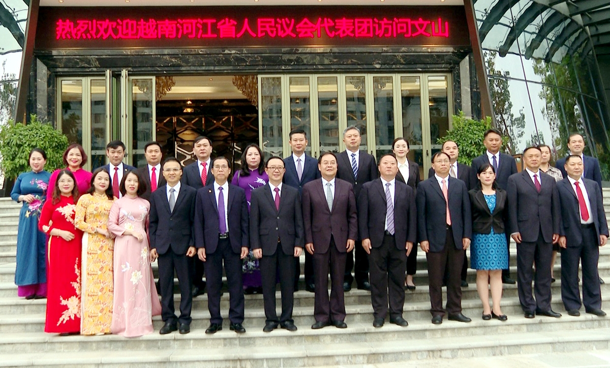 河江省代表团对中国云南举行工作会议