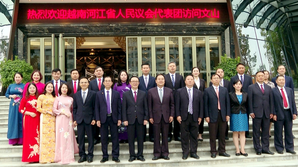 河江省代表团对中国云南文山州举行工作访问
