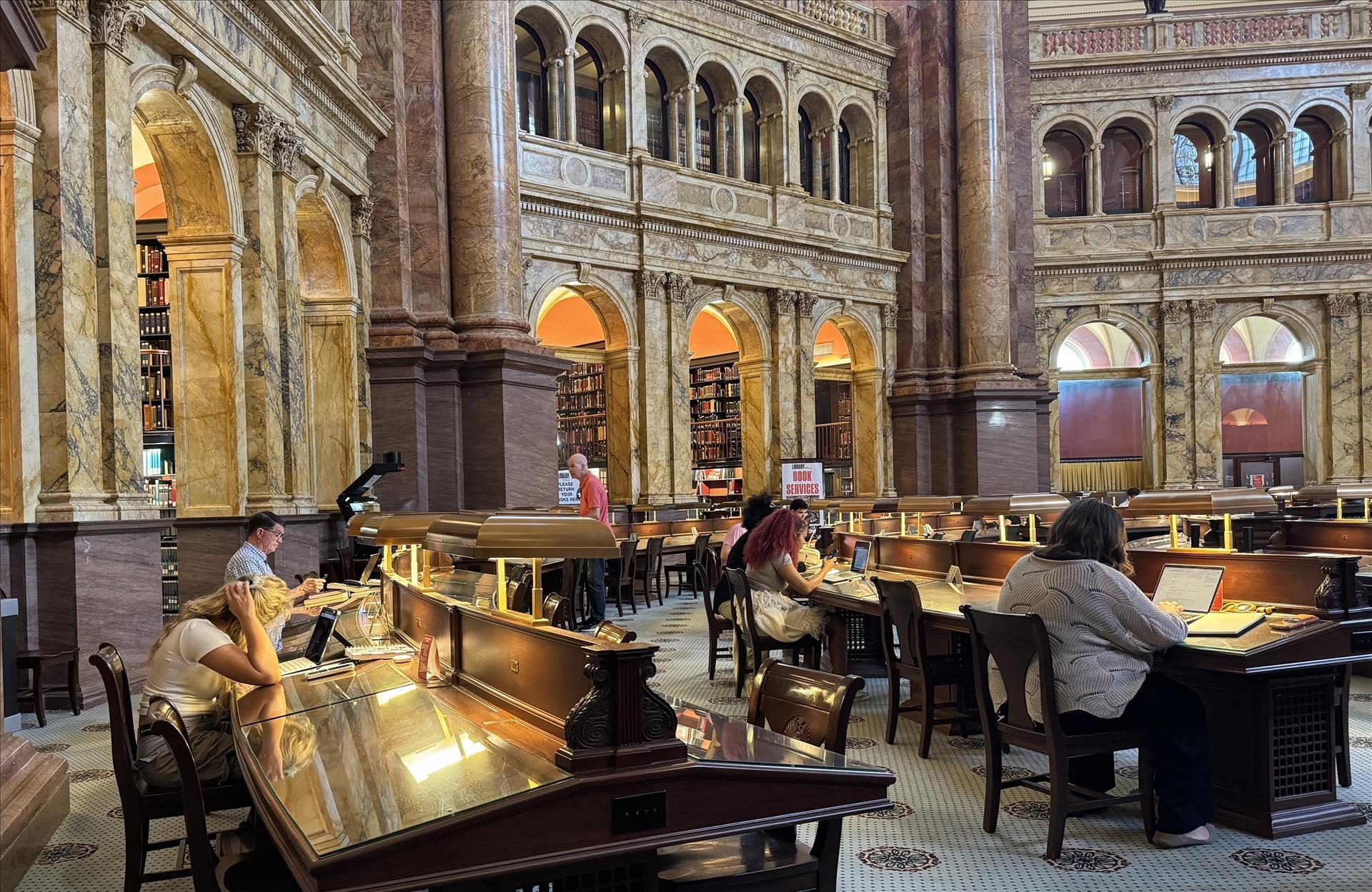 在全球最大图书馆——美国国会图书馆探索越南历史文献