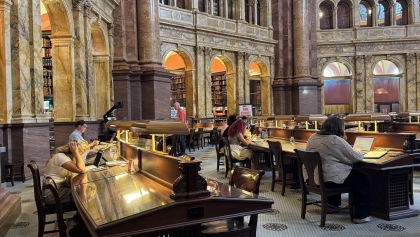 在全球最大图书馆的美国国会图书馆探索越南历史文献
