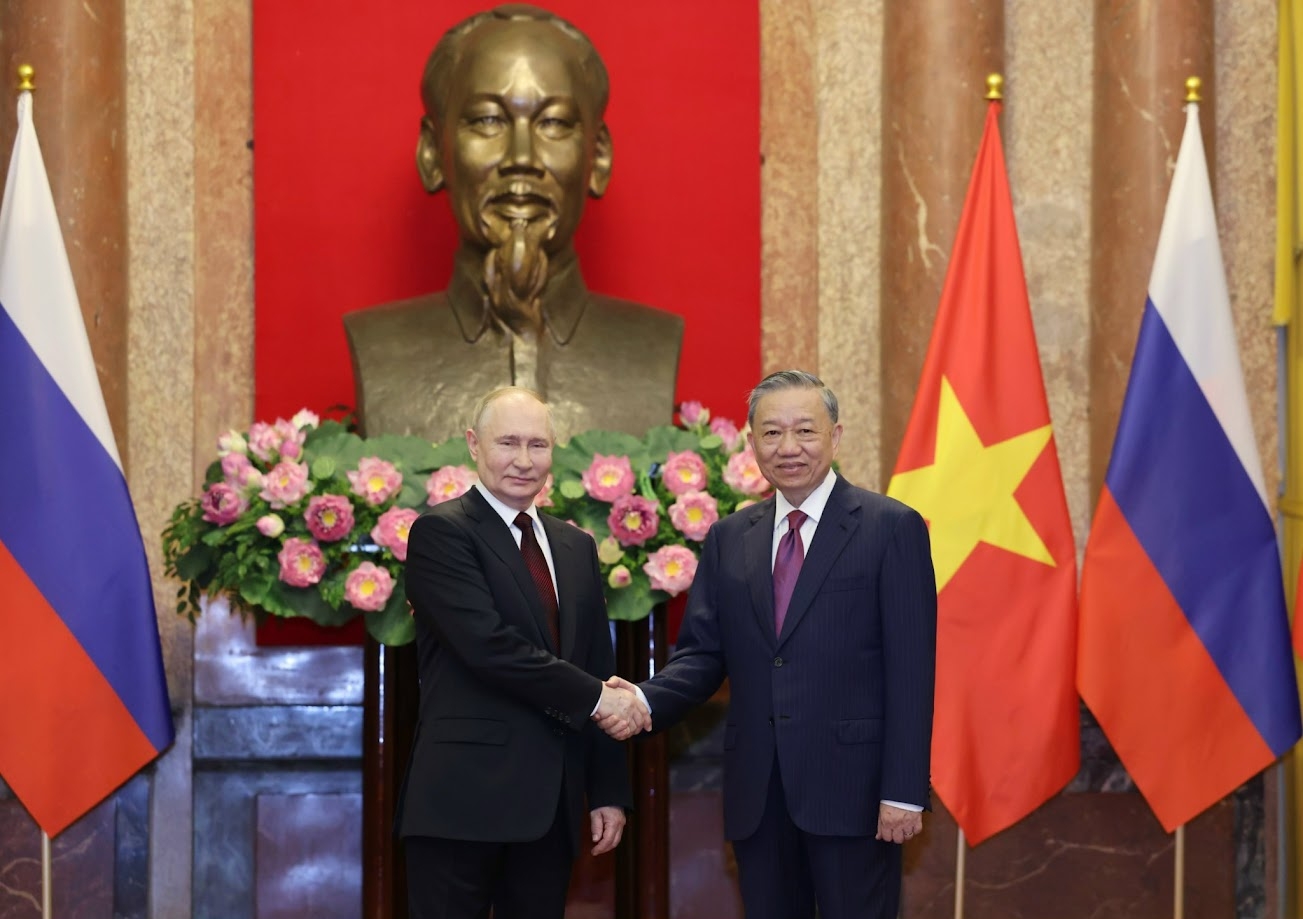 俄罗斯总统普京（左）和越南国家主席苏林