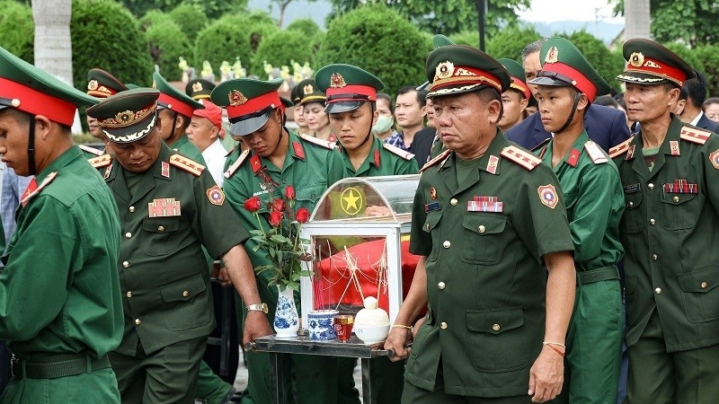 奠边：为12名援老越南志愿军烈士举行追悼仪式