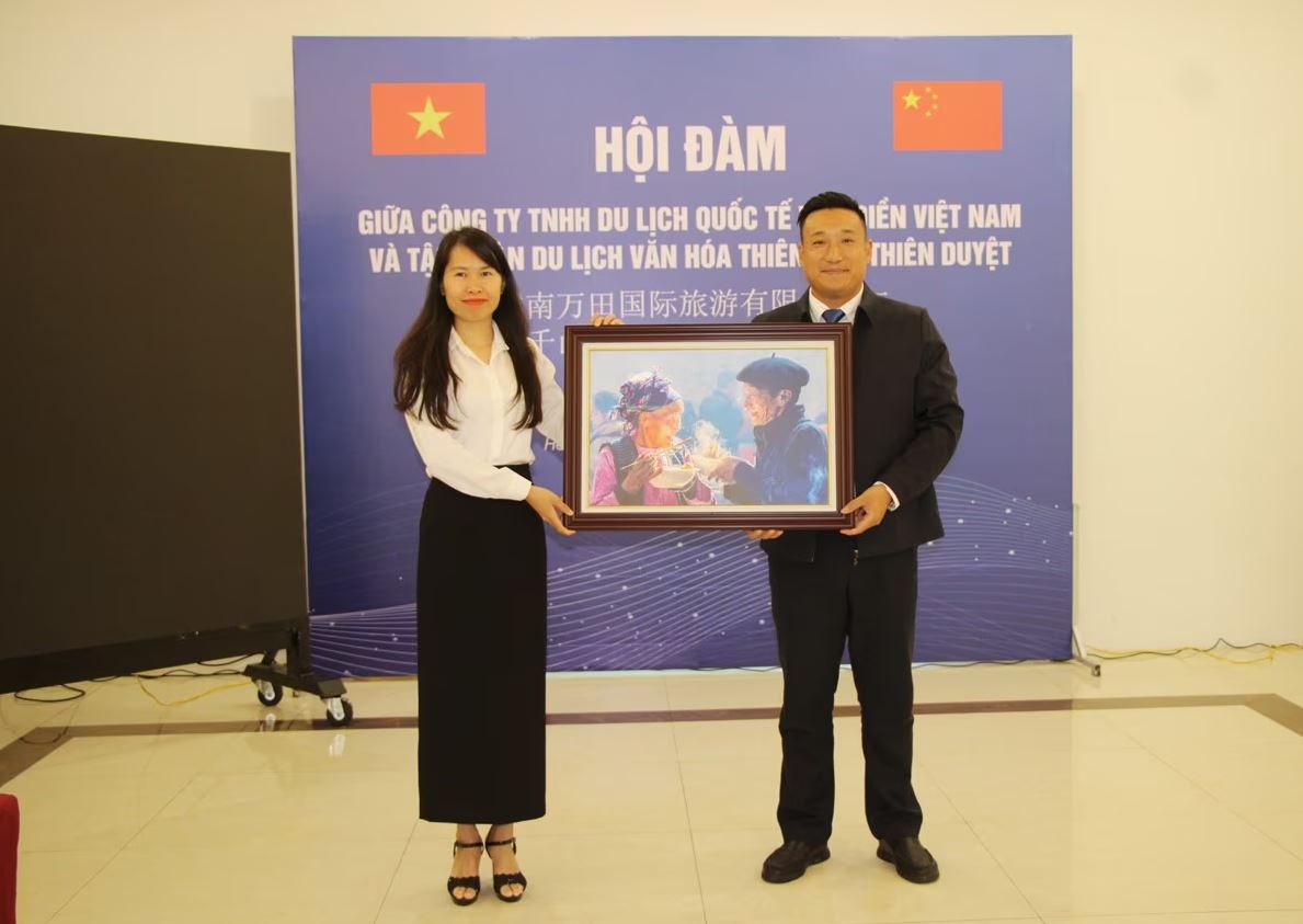 越中企业举行探讨旅游发展座谈
