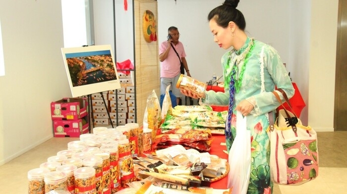 越南文化及农产品节在法国首都举行