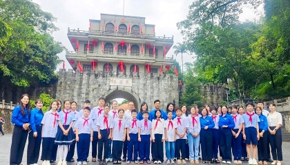 谅山省少年儿童代表团赴广西参加越中少年儿童友好交流活动