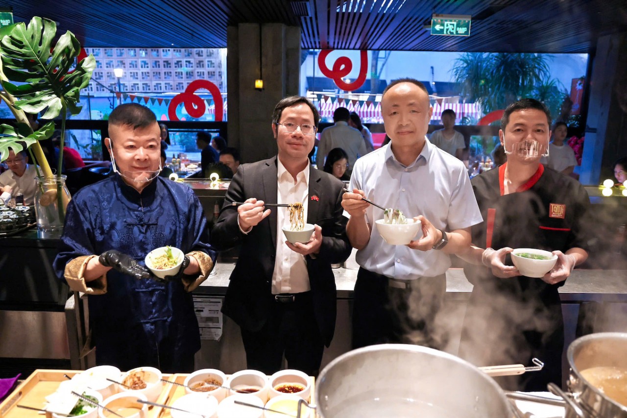 越南春卷、河粉与饮食文化香飘中国重庆