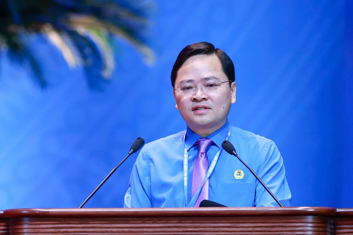 阮英俊连任越南劳动总联合会主席