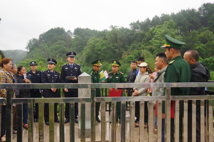 在越中边境线上传播法治意识