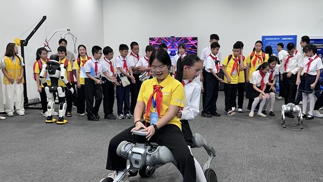 红色教育与科技体验架起越中青少年友谊桥梁