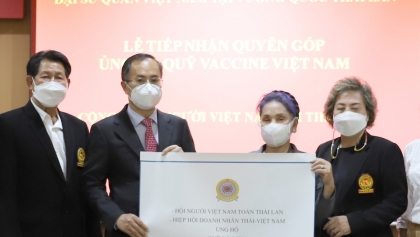 旅居泰国越南人为越南新冠肺炎疫情防控基金会捐款10多亿越盾