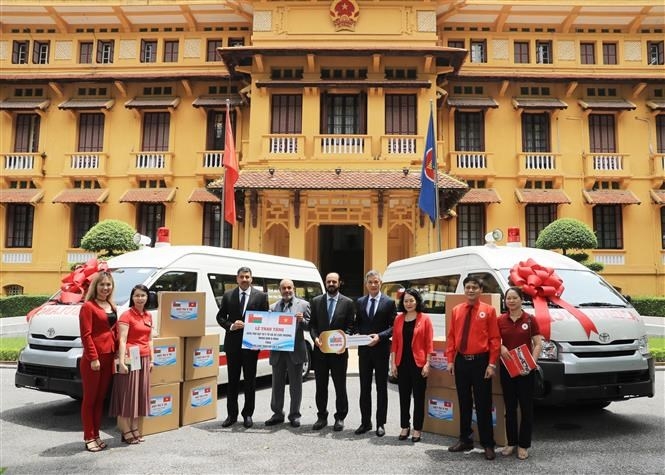 Bản in : 越南红十字会接收阿曼苏丹国援助的医疗设备和物资 | Vietnam+ (VietnamPlus)