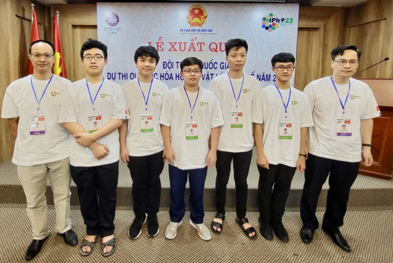 Bản in : 越南队5名学生在2022年国际物理学奥林匹克全部夺牌 | Vietnam+ (VietnamPlus)