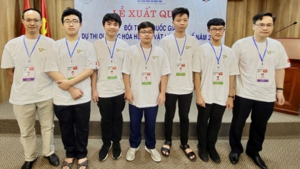 越南队5名学生在2022年国际物理学奥林匹克全部夺牌