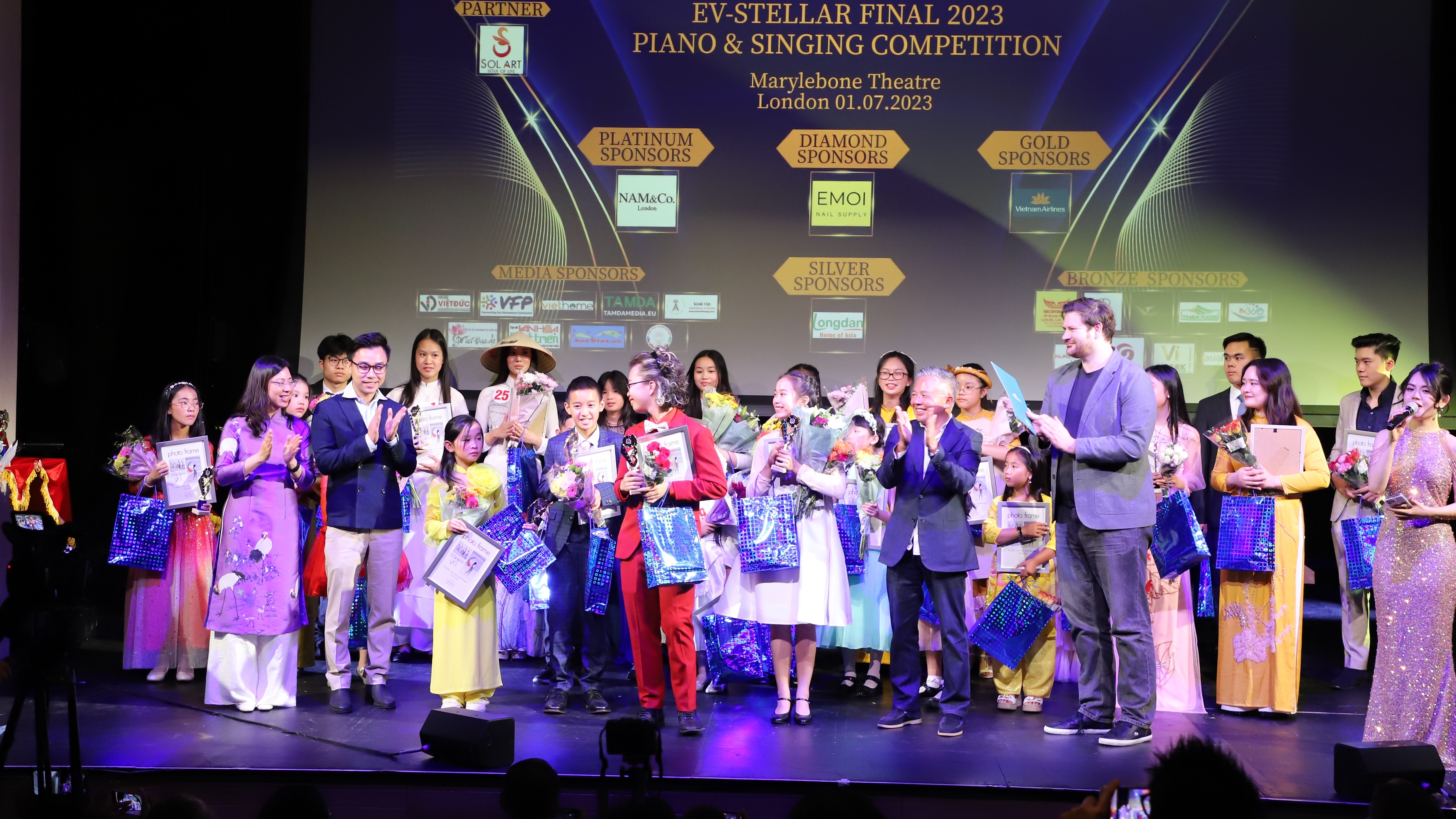 旅居欧洲越南人钢琴与越南歌唱比赛总决赛