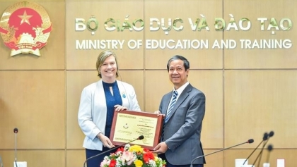 表彰联合国儿童基金会驻越南代表花楠为越南教育所作出的贡献