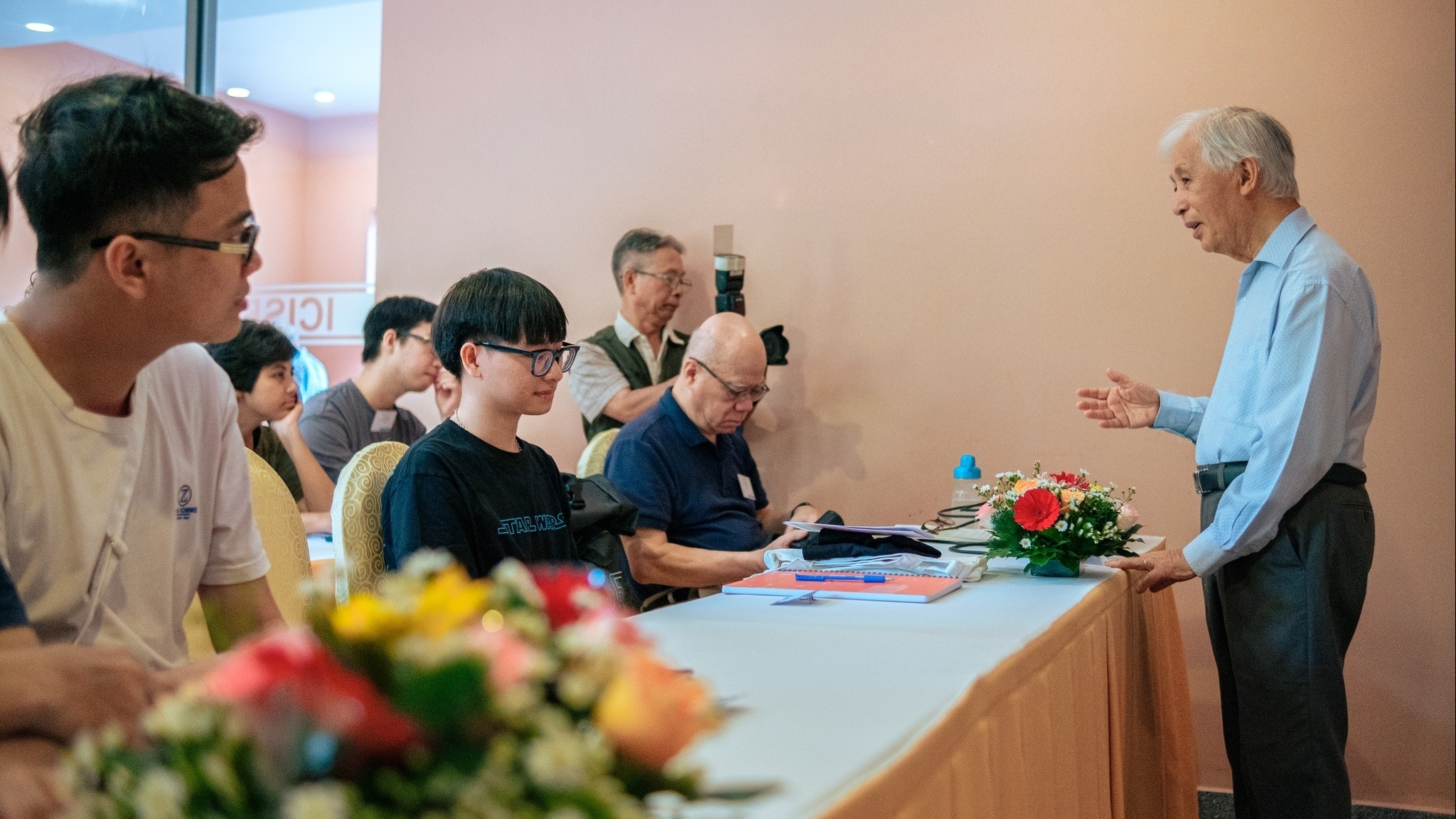 越南学生与世界物理学家的交流平台