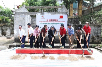 中国驻越南大使馆资助建设谅山学校半寄宿食堂