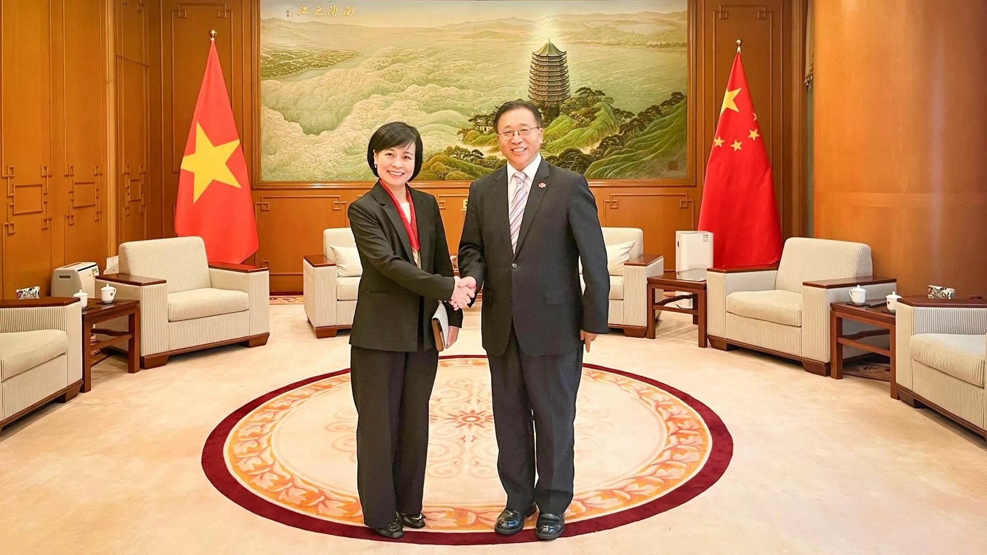 越南 - 中国香港：加强双边合作，共谋发展新方向