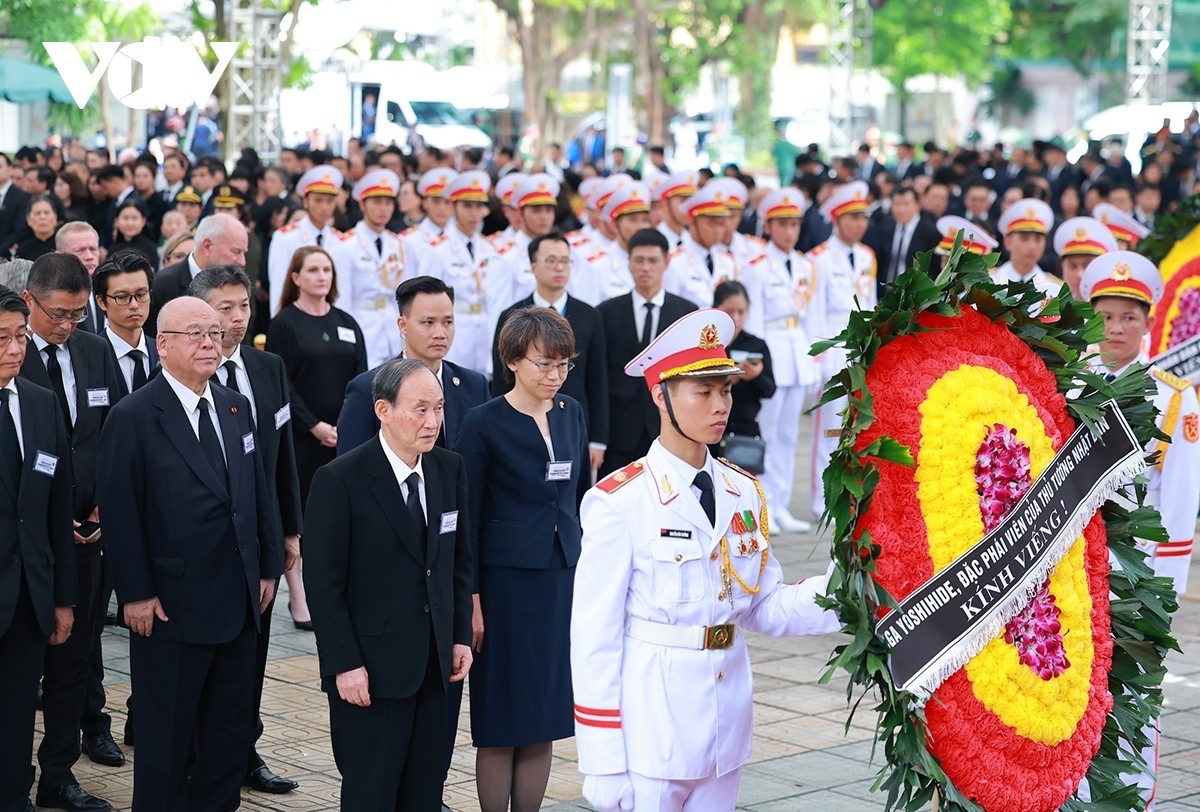 [组图]国际友人前往越南吊唁阮富仲总书记