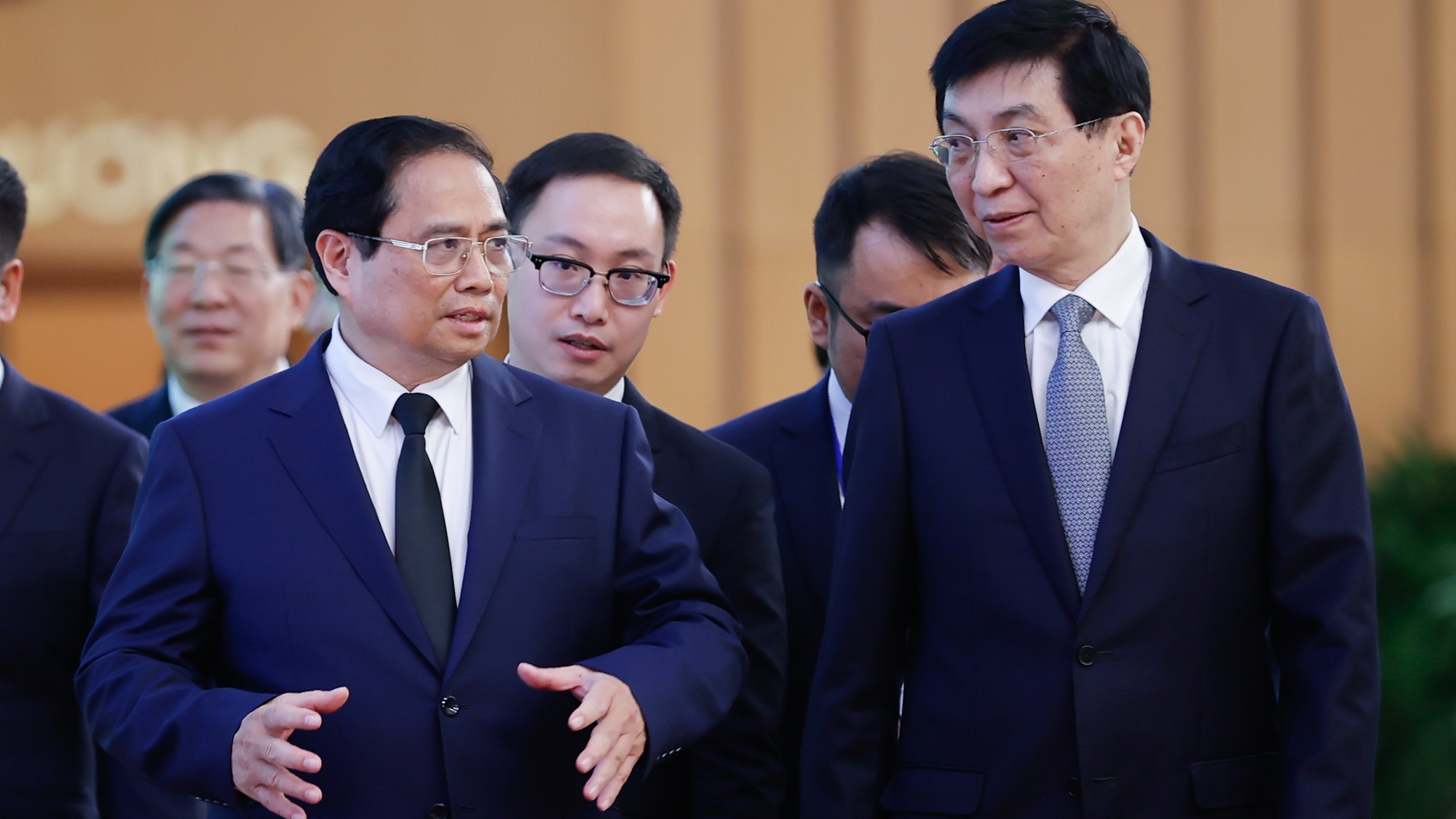 中国坚定支持越南走适合越南国情的发展道路