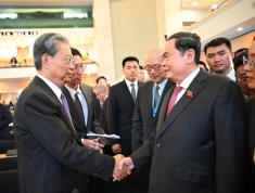 越中关系取得突破性发展