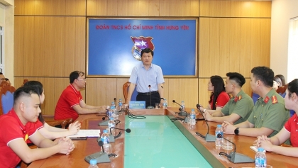 会见赴华参加“红色之旅”活动的兴安省青年代表团