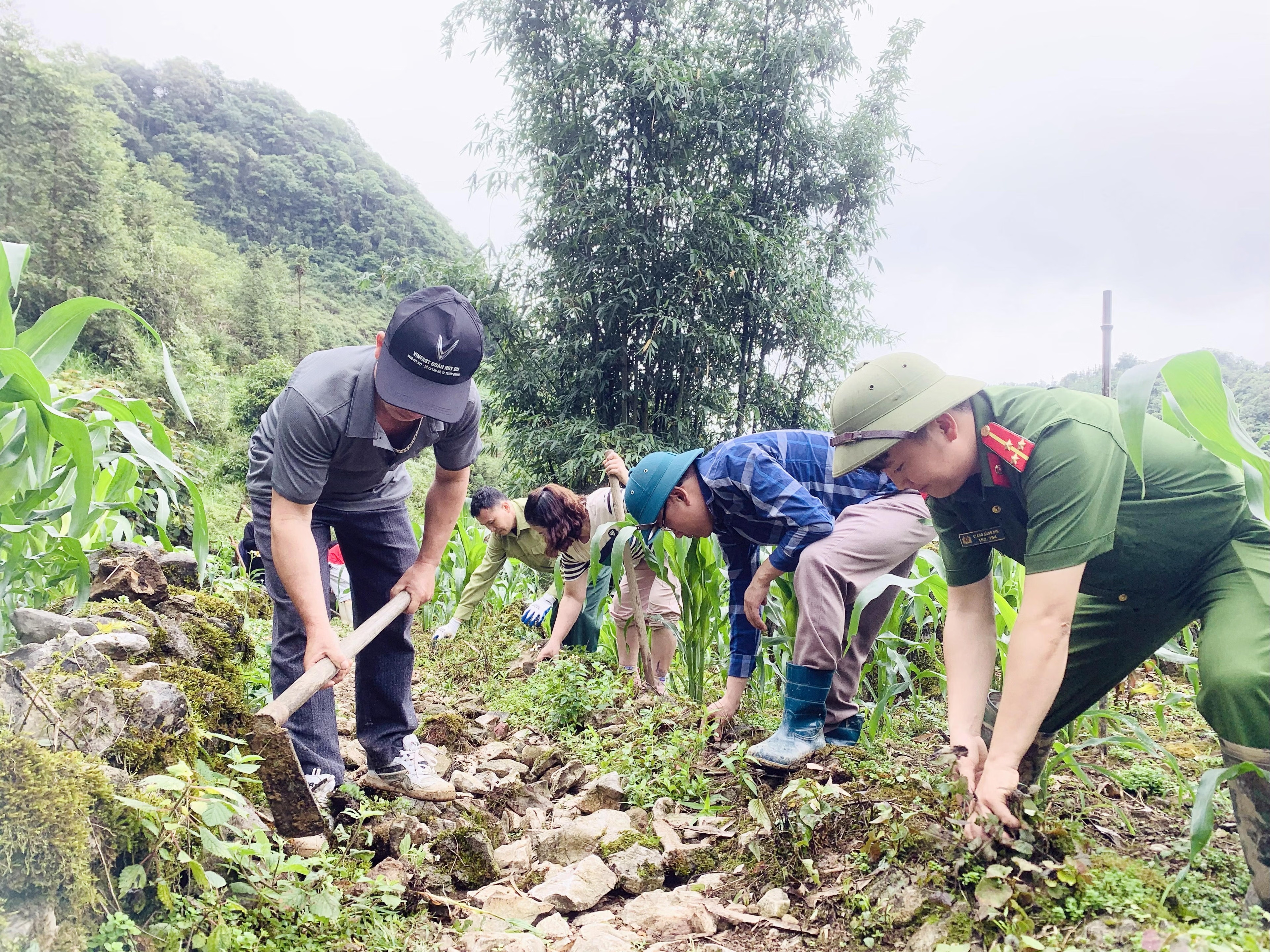 越中边境巡逻道路建设如火如荼推进 越中边境巡逻道路建设如火如荼推进